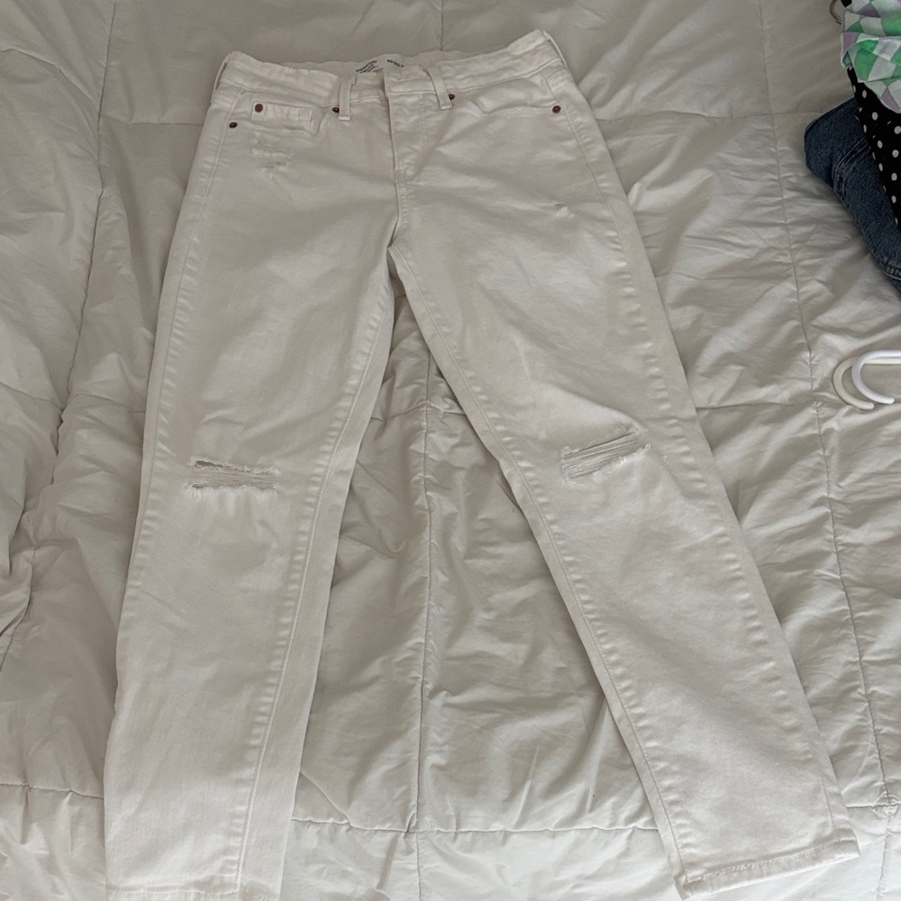 Signature by Levi Strauss Women's Off-White Straight Leg Jeans